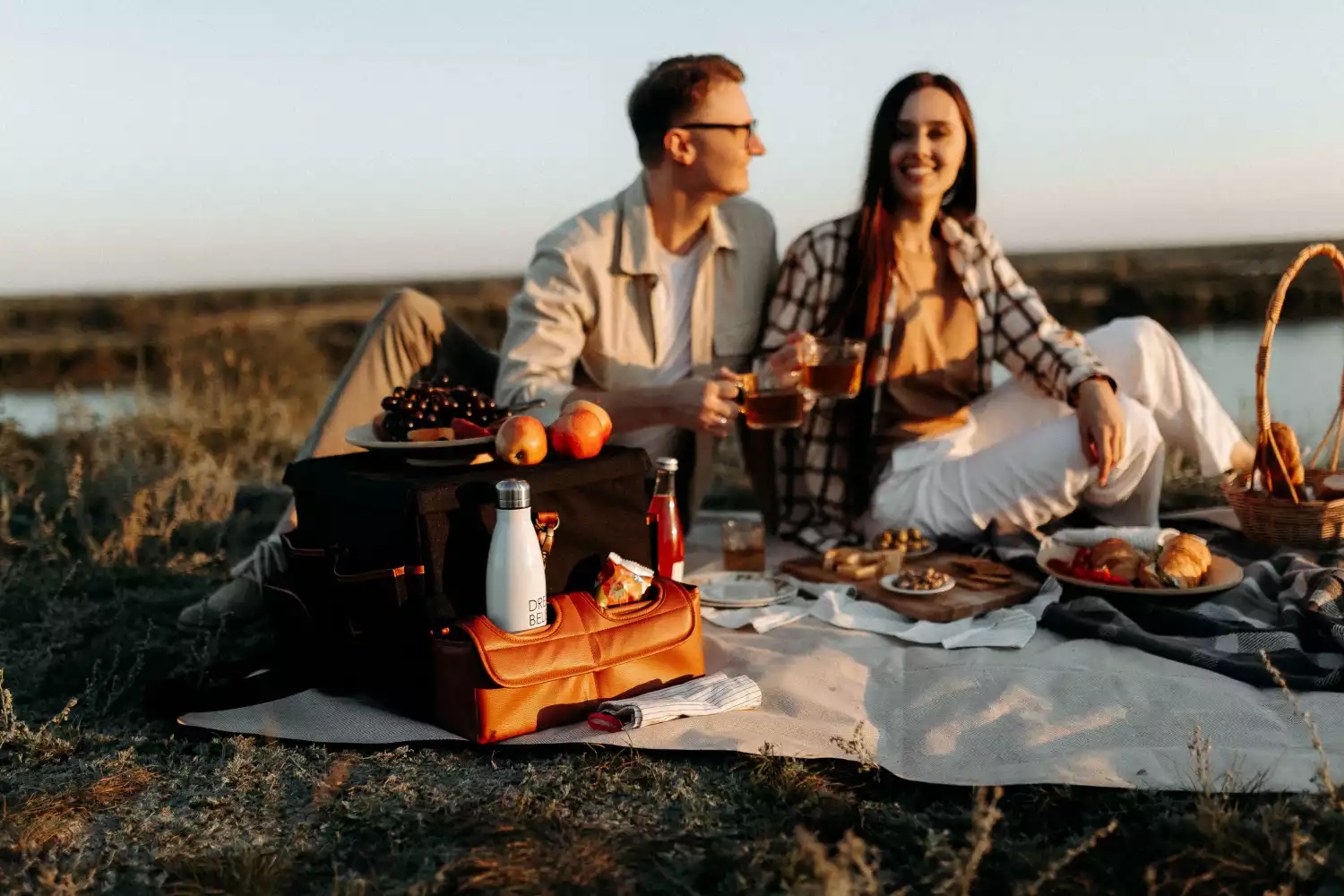 how big should a picnic blanket be